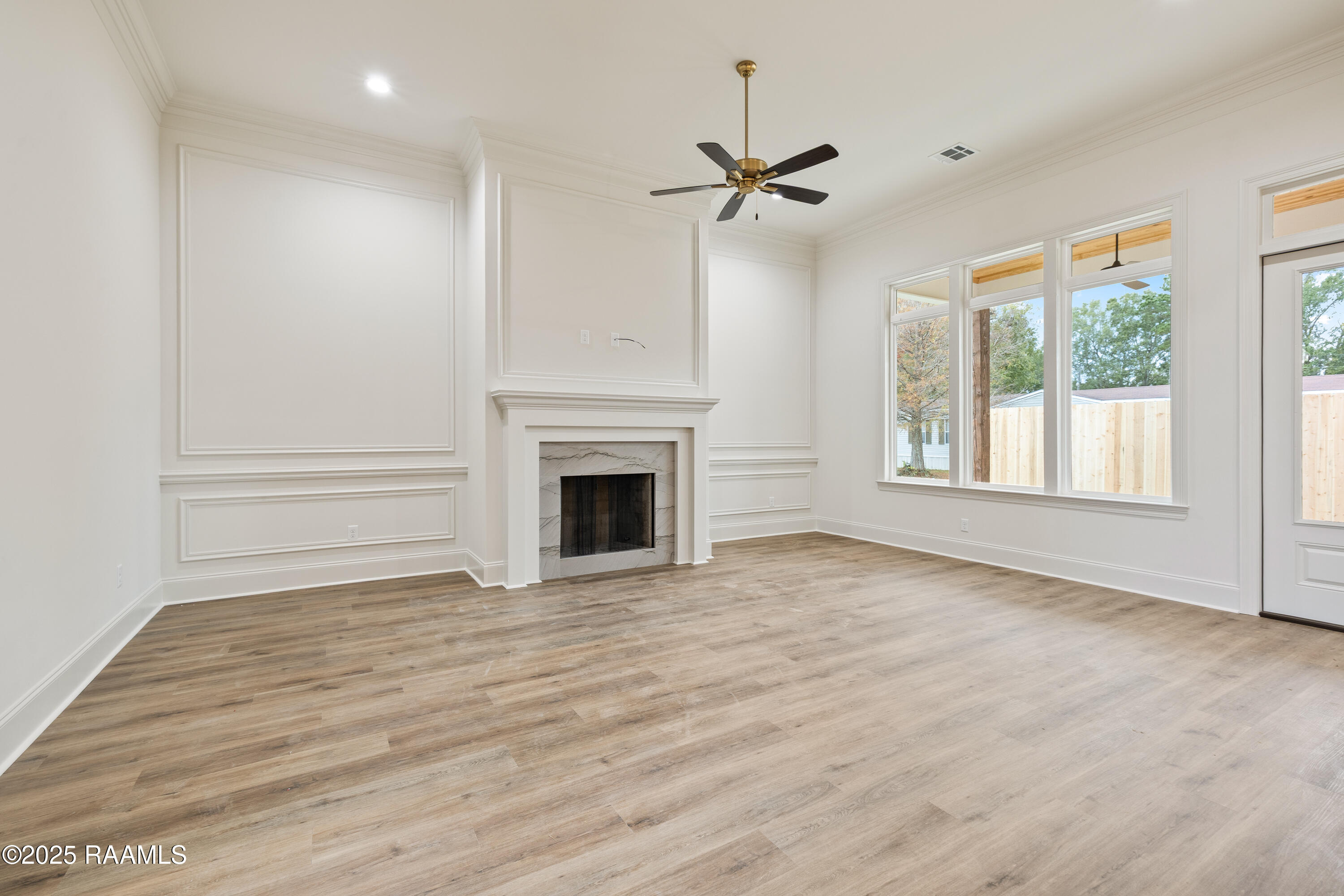 111 Porch View Drive Lafayette, LA 70508 - Photo 10 of 24 Living Room