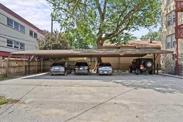 $225,000 | 5129 Wyandotte Street, Unit 1, Kansas City, MO 64112