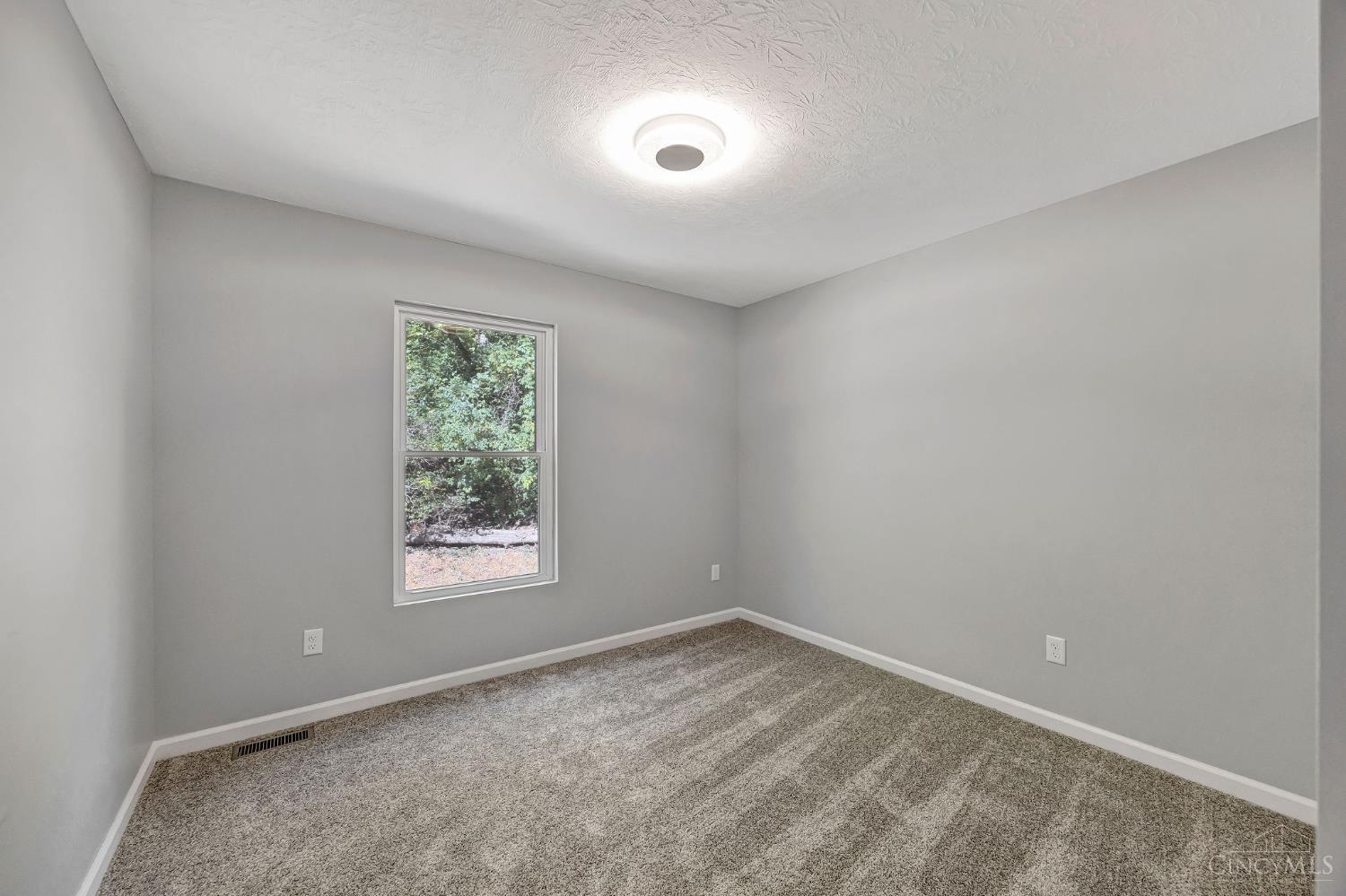 5143 Camargo Road Cincinnati, OH 45227 - Photo 26 of 49