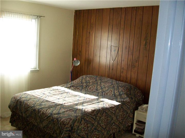 449 Doe Run Lane Springfield, PA 19064 - Photo 9 of 11 a bedroom with a bed and a window