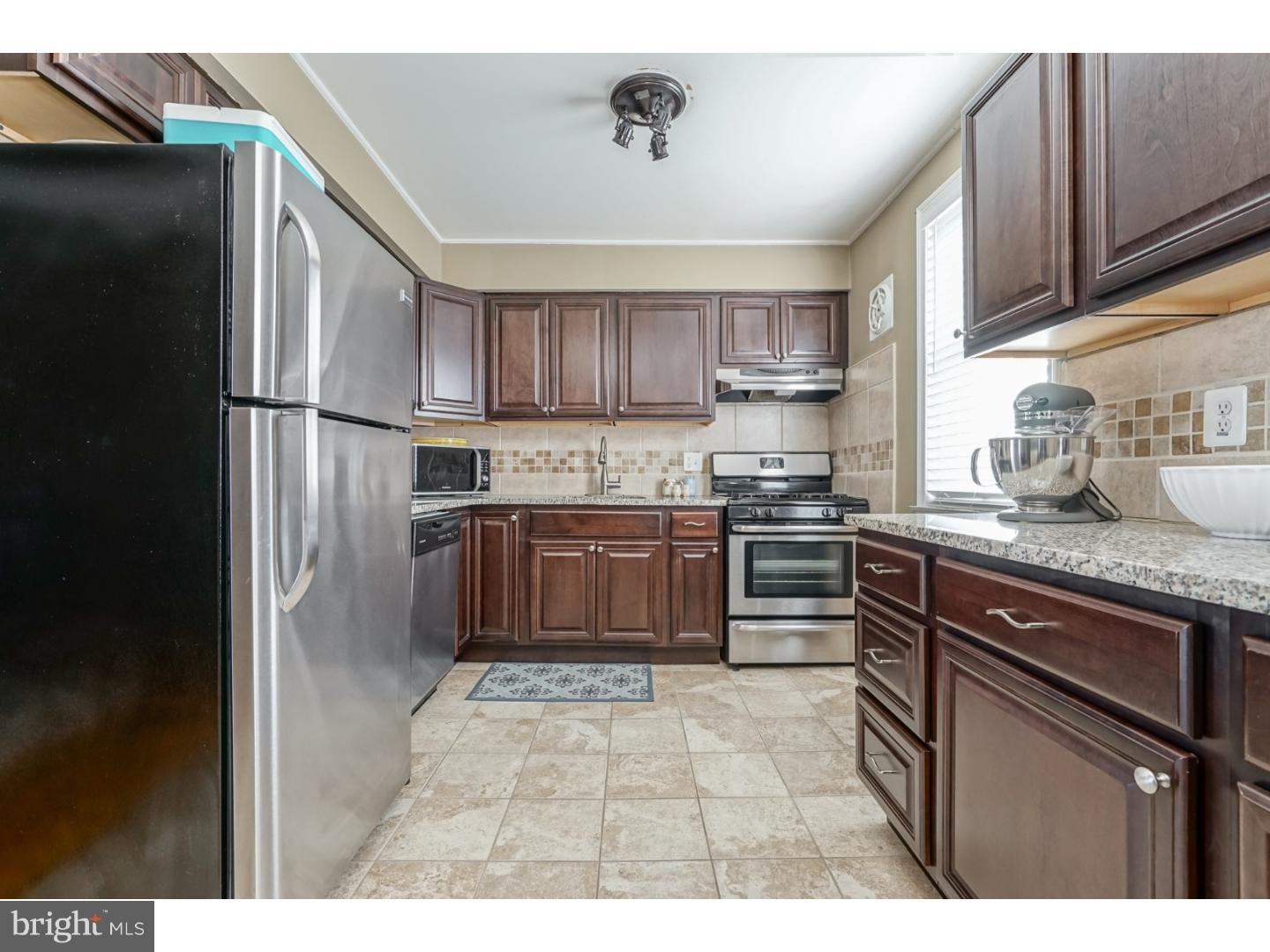 3574 Dows Road Philadelphia, PA 19154 - Photo 7 of 25 Kitchen