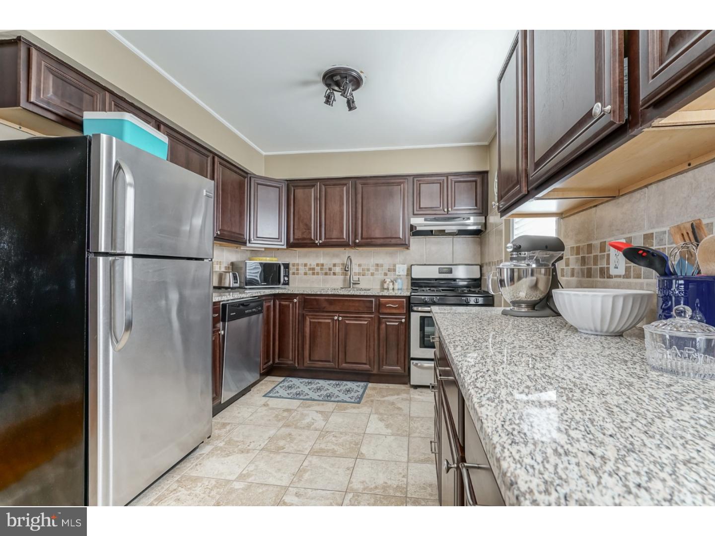3574 Dows Road Philadelphia, PA 19154 - Photo 8 of 25 Kitchen