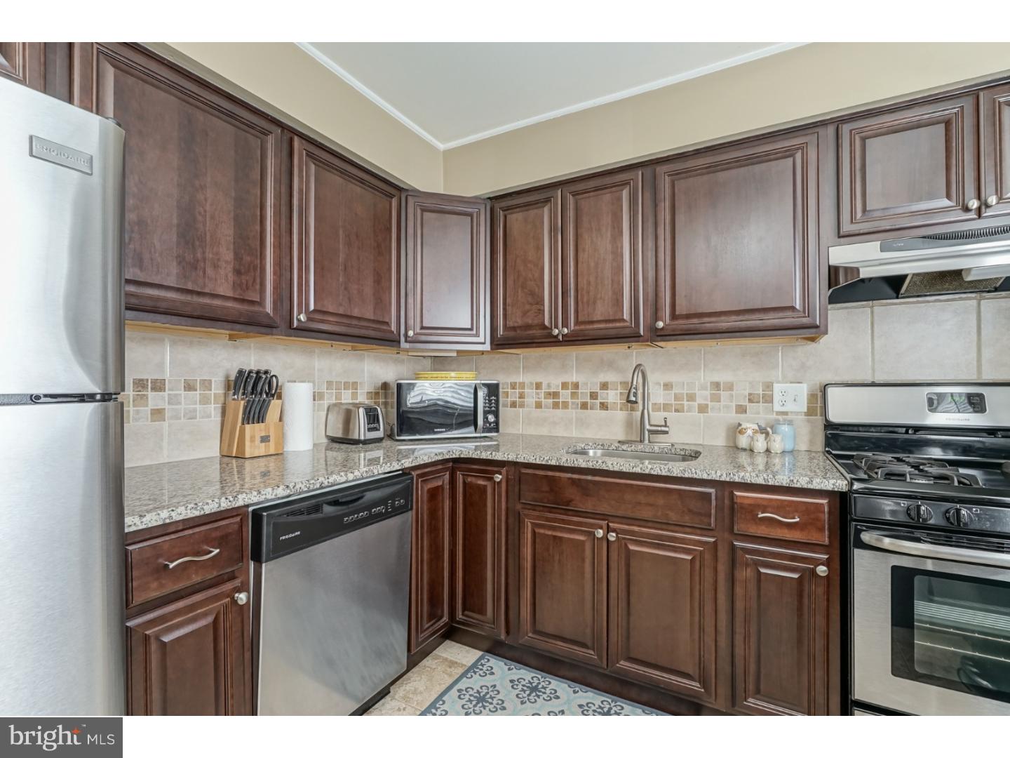 3574 Dows Road Philadelphia, PA 19154 - Photo 9 of 25 Kitchen