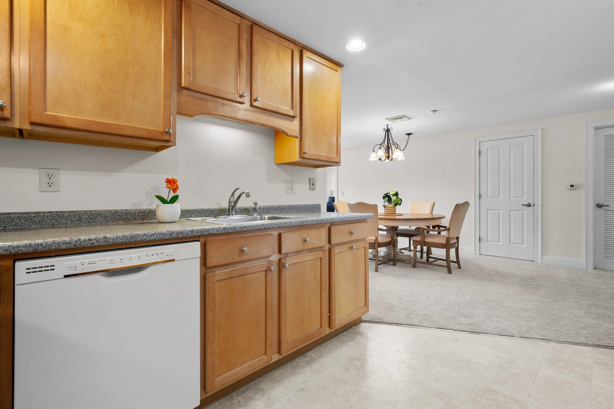 373 Lafayette Road, Unit 401 Hampton, NH 03842 - Photo 8 of 34