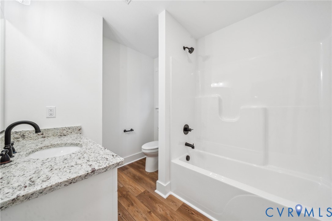 2792 Perkinsville Road Maidens, VA 23102 - Photo 23 of 35 Upstairs hall bath