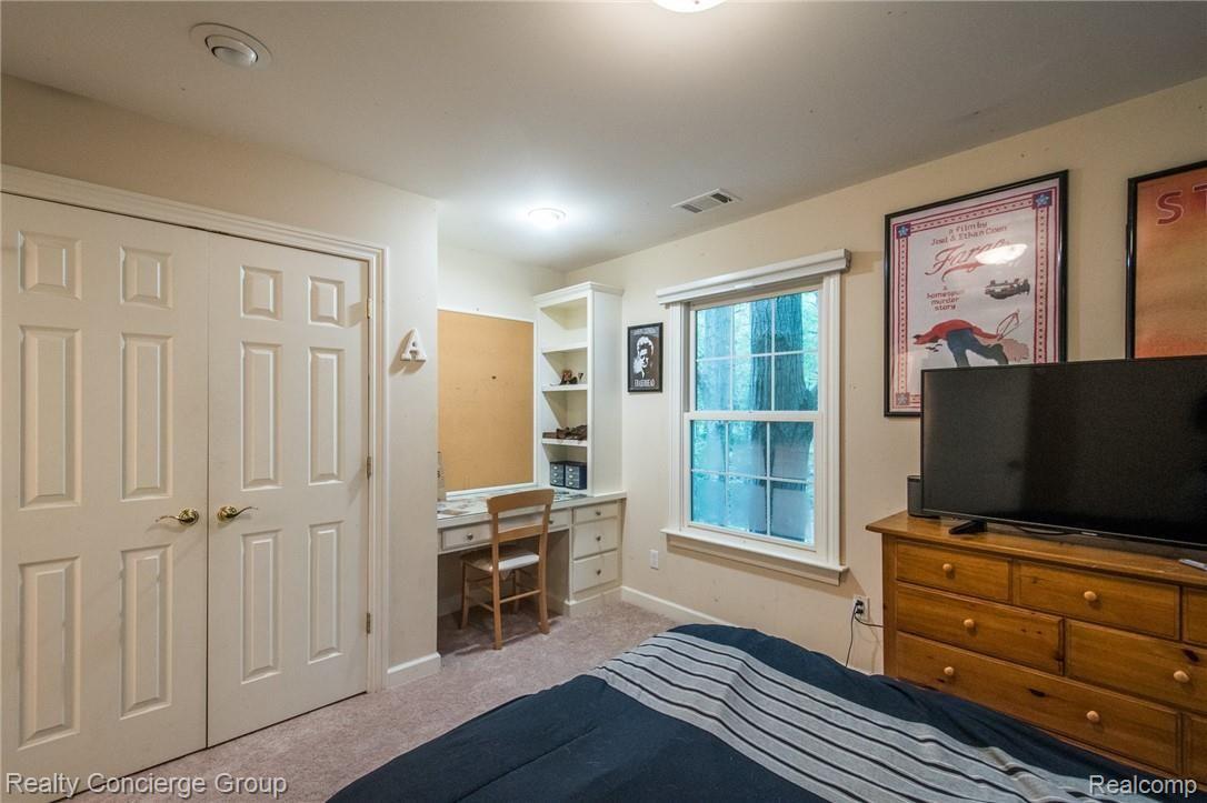 8877 River Valley Road Brighton, MI 48116 - Photo 18 of 46 8877 River Valley Ct-35.jpg