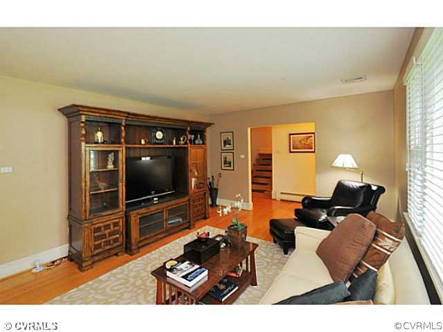 8517 Chippenham Road Richmond, VA 23235 - Photo 2 of 23 Living Room