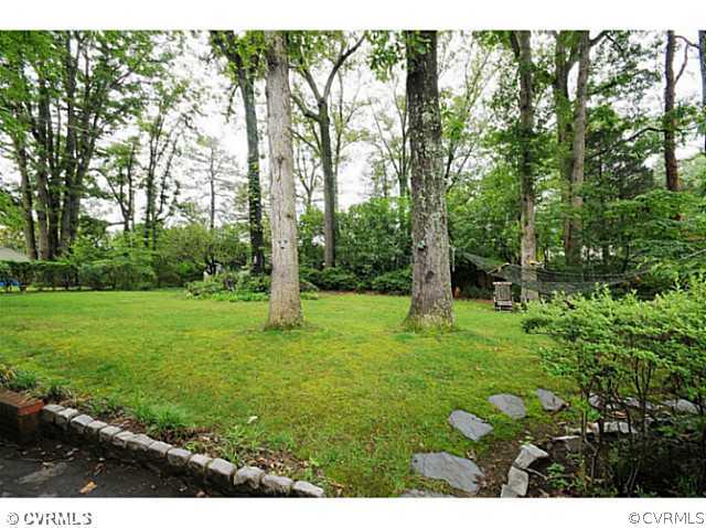 8517 Chippenham Road Richmond, VA 23235 - Photo 22 of 23 Yard/Garden