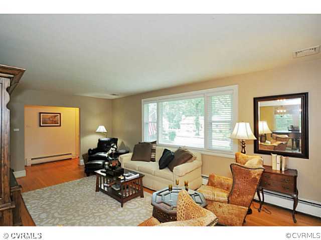 8517 Chippenham Road Richmond, VA 23235 - Photo 4 of 23 Living Room