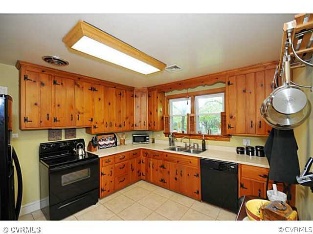 8517 Chippenham Road Richmond, VA 23235 - Photo 6 of 23 Kitchen