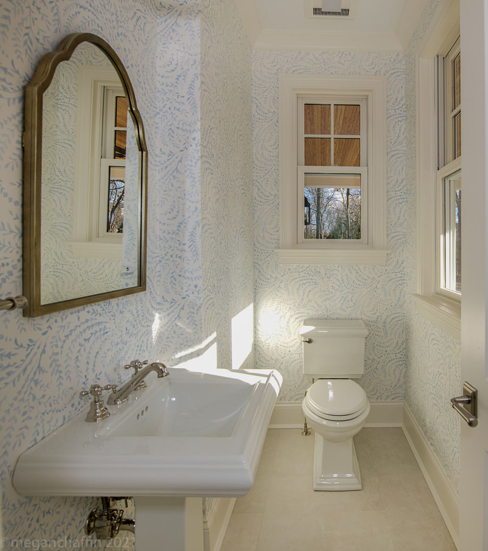 517 Cumnor Road Kenilworth, IL 60043 - Photo 10 of 24 a bathroom with a toilet sink and mirror