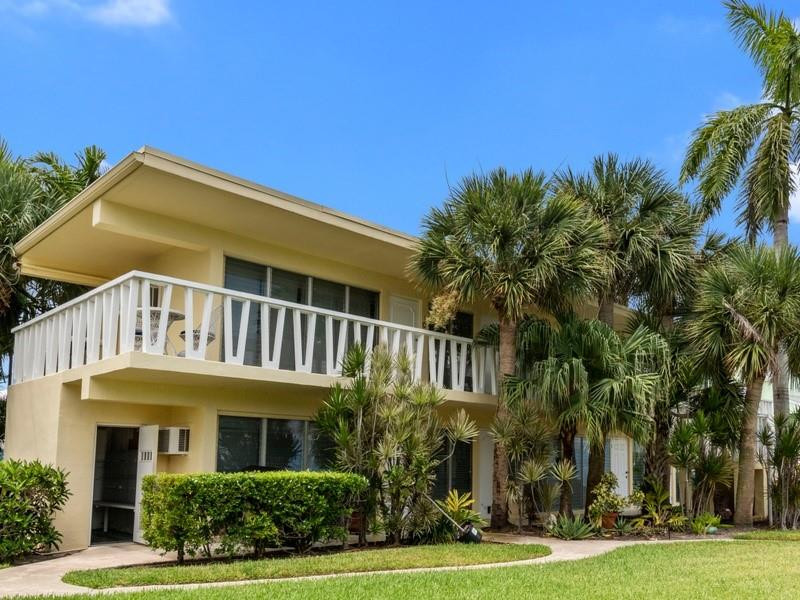 2755 Northeast 28th Avenue, Unit C2 Lighthouse Point, FL 33064 - Photo 2 of 13 Photo 2