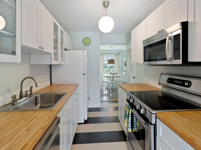 2755 Northeast 28th Avenue, Unit C2 Lighthouse Point, FL 33064 - Photo 7 of 13 Photo 7