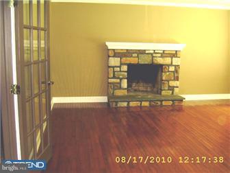 5732 South Deer Run Road Doylestown, PA 18902 - Photo 4 of 12 Living Room