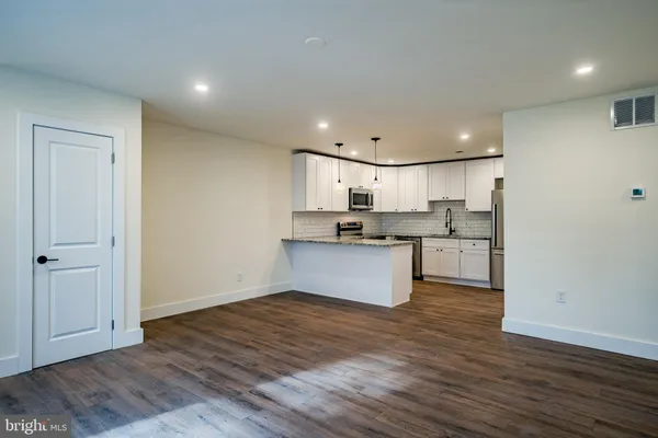 $2,295 | 21 Gay Street, Unit 304, Phoenixville, PA 19460
