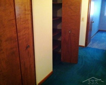 390 Stoneham Road Saginaw, MI 48638 - Photo 10 of 19 Hallway Storage