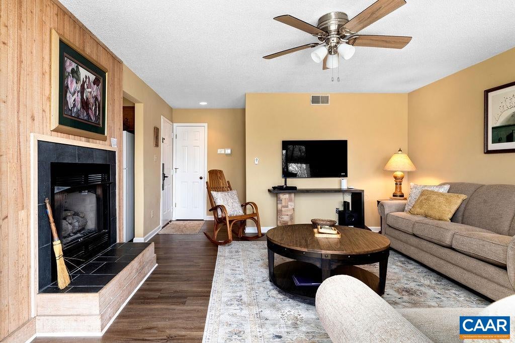 2049 Stone Ridge Roseland, VA 22967 - Photo 4 of 46 Gallery Image 4