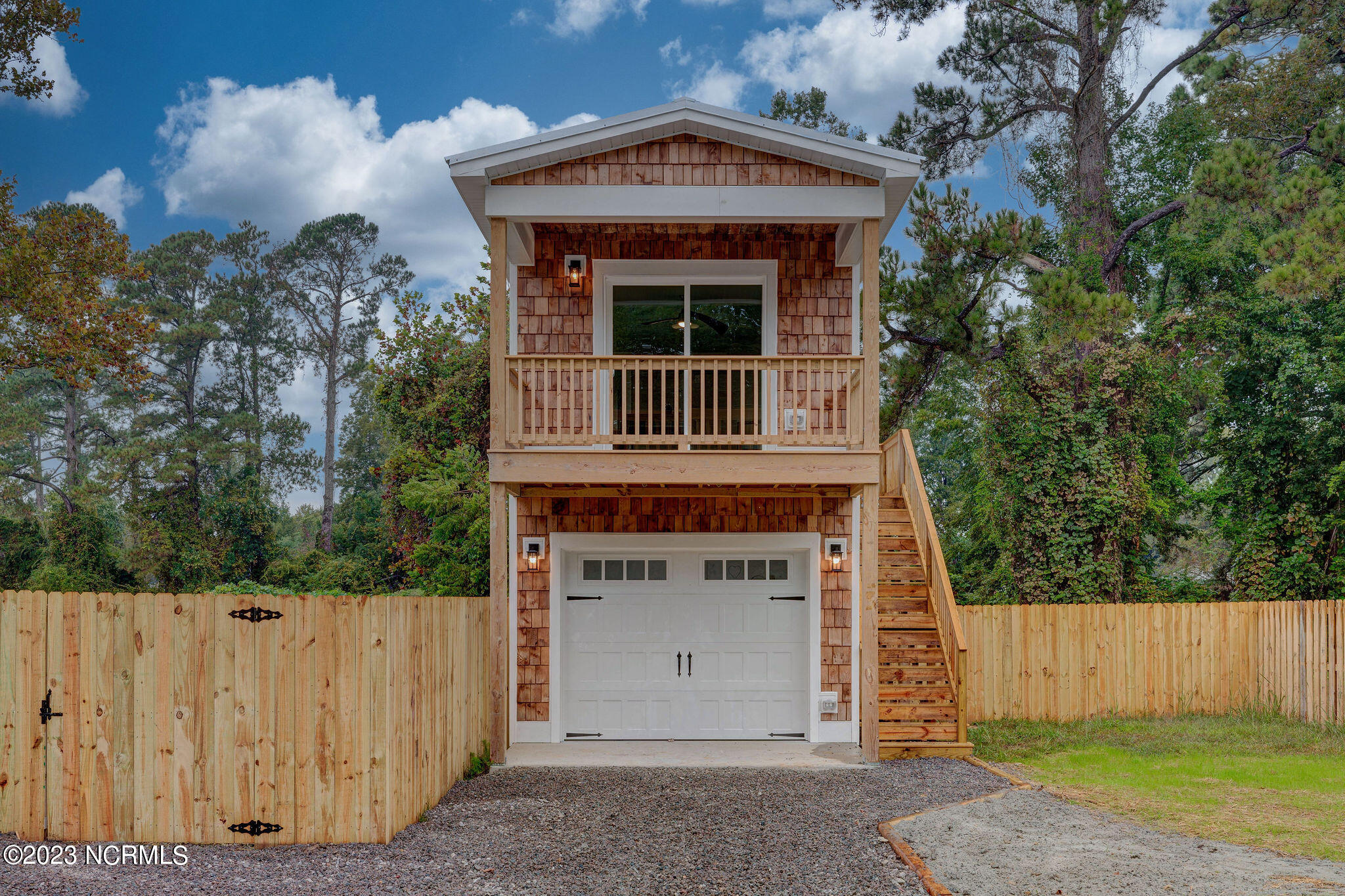 127 Spring Road Wilmington, NC 28401 - Photo 4 of 39 Detached garage with finished room and full bath above garage!