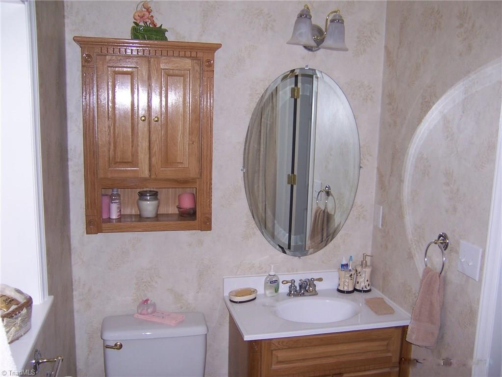 5255 Lone Oak Road Pfafftown, NC 27040 - Photo 8 of 12 Gallery Image 8