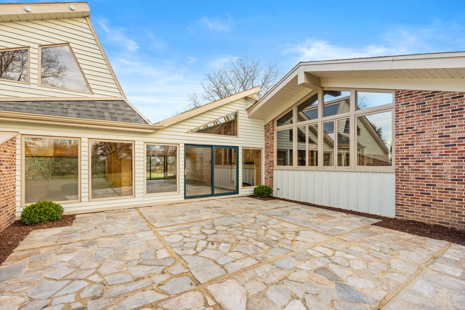 16306 Kishwaukee Valley Road Woodstock, IL 60098 - Photo 4 of 66 Gallery Image 4