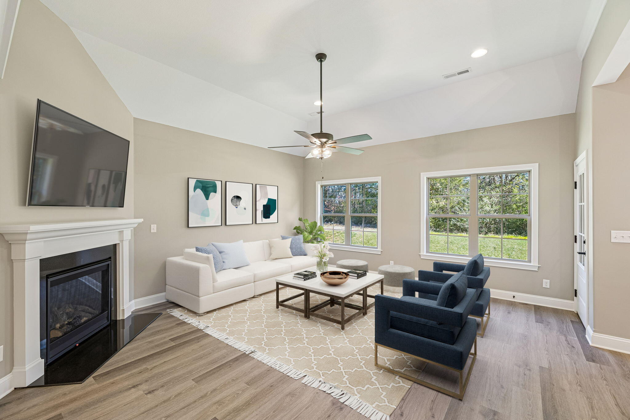 219 Lake View Point Englewood, TN 37329 - Photo 2 of 56 74-Living Room 492 Co Rd 550 - 021