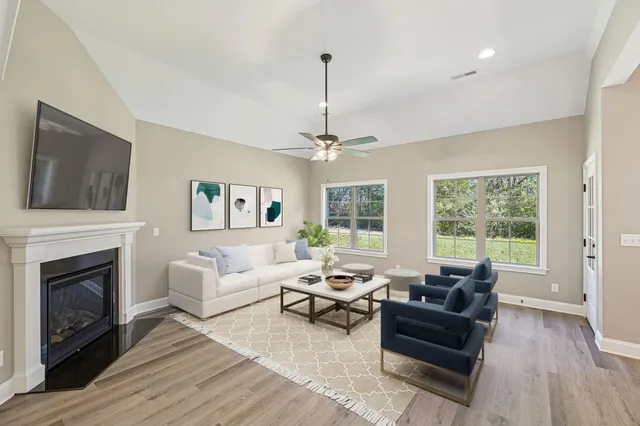 $409,900 | 219 Lake View Point, Englewood, TN 37329