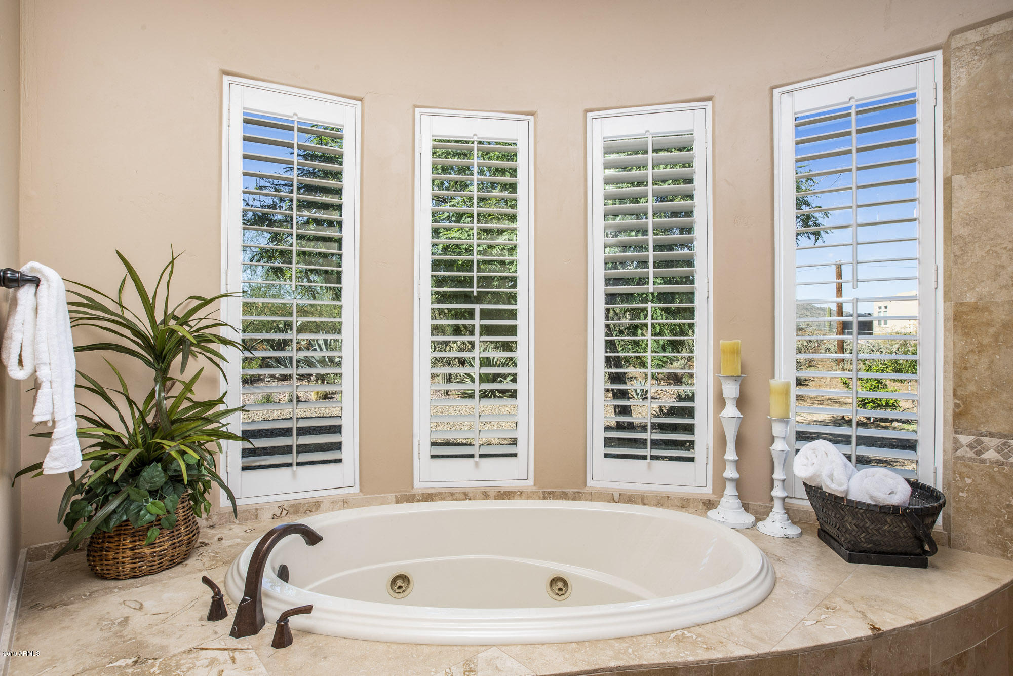 42420 North New River Road Phoenix, AZ 85086 - Photo 19 of 36 Soak in Jacuzzi Tub