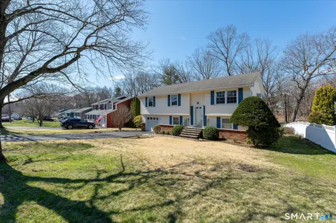 a view of a house with backyard and tree