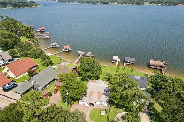 $945,000 | 140 Pinoak Drive, Mabank, TX 75156