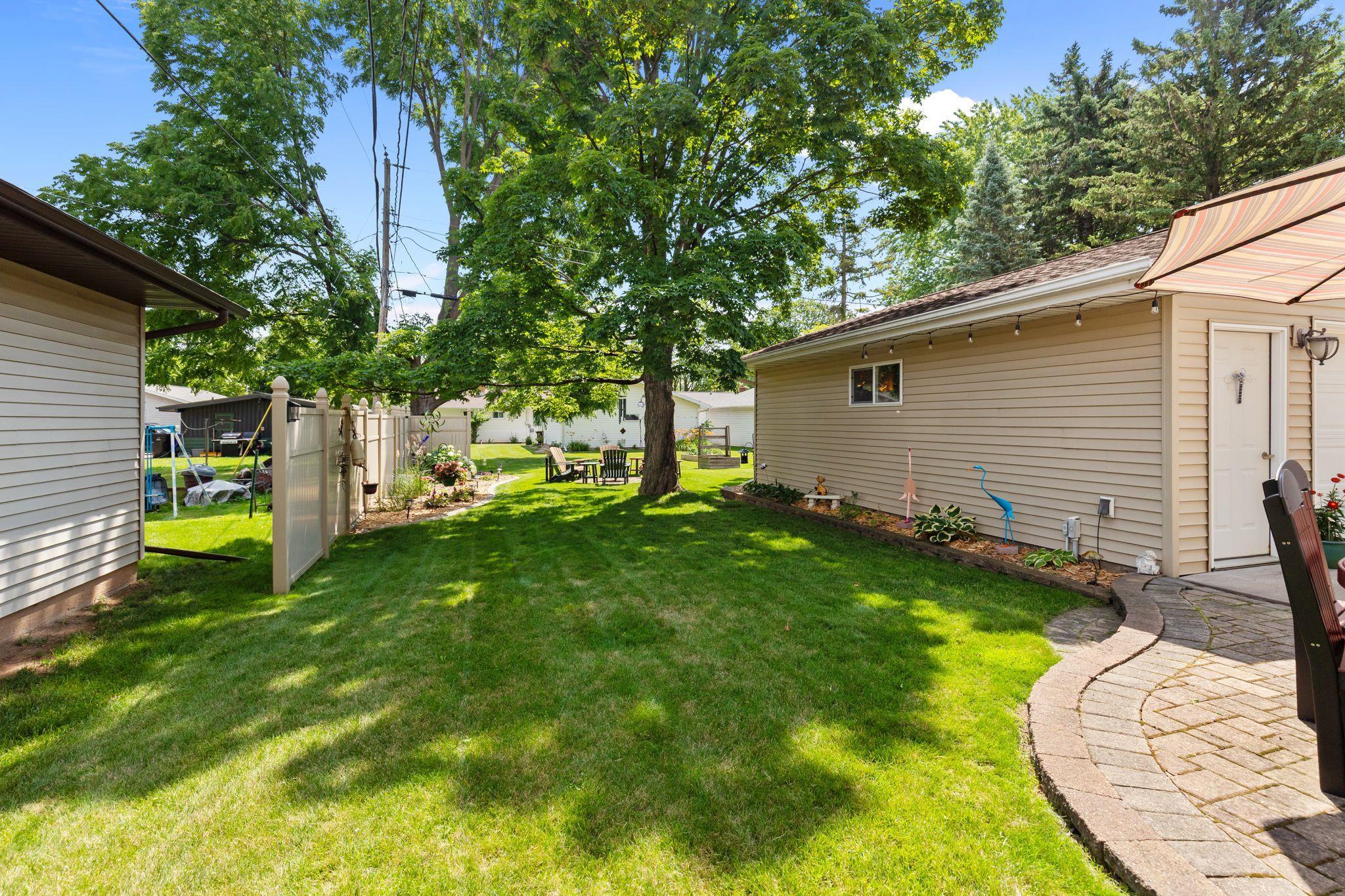 418 South Weimar Street Appleton, WI 54915 - Photo 5 of 46