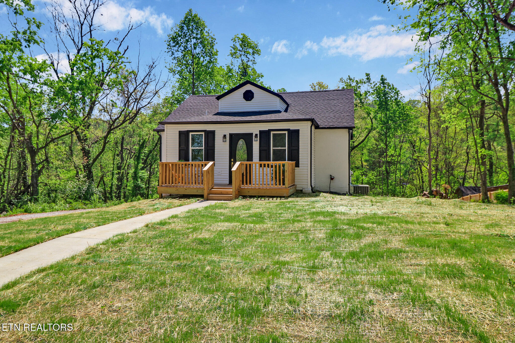 4233 Old State Road Knoxville, TN 37914 - Photo 2 of 46 if1a3823-if1a3827