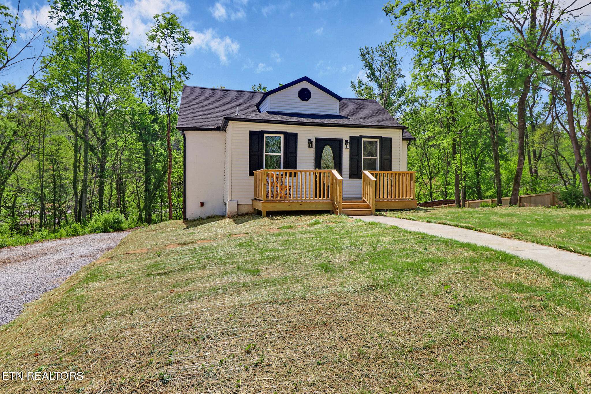 4233 Old State Road Knoxville, TN 37914 - Photo 4 of 46 if1a3828-if1a3832