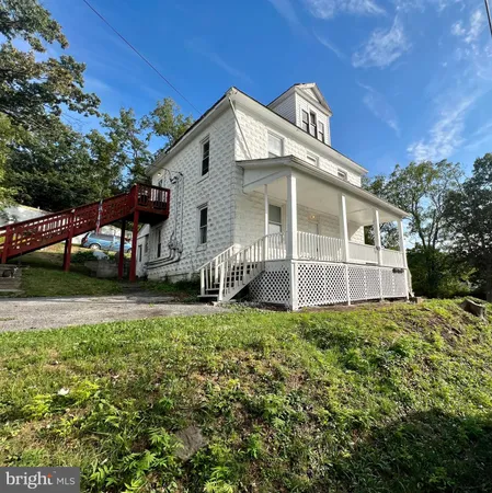 $935 | 6 Laurel Hill Lane, Unit 1, Berkeley Springs, WV 25411