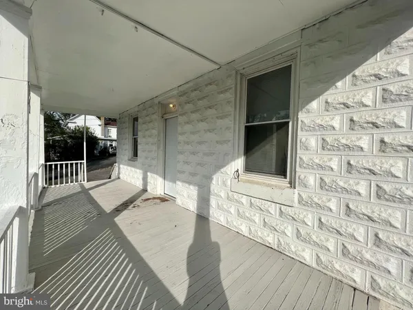 $935 | 6 Laurel Hill Lane, Unit 1, Berkeley Springs, WV 25411