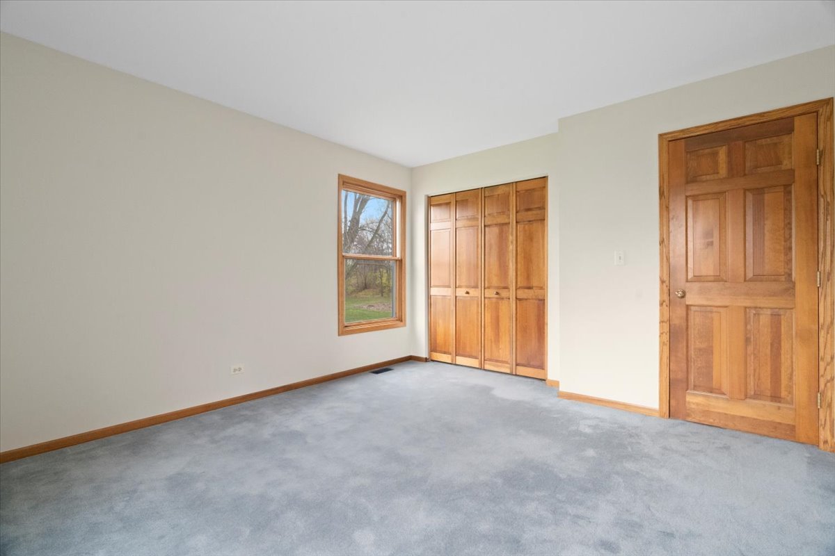 2407 Elk Drive Spring Grove, IL 60081 - Photo 11 of 31 Gallery Image 11