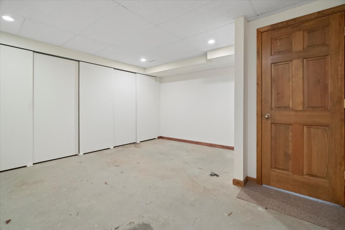2407 Elk Drive Spring Grove, IL 60081 - Photo 26 of 31 Gallery Image 26