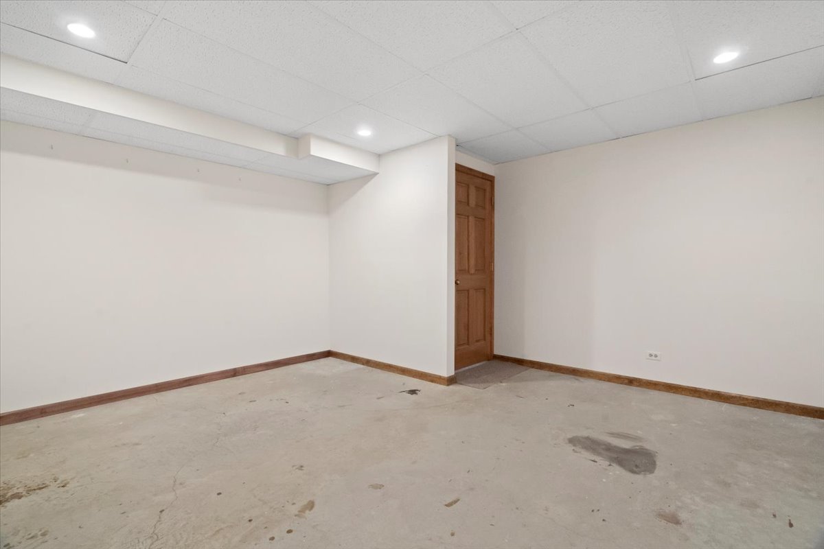 2407 Elk Drive Spring Grove, IL 60081 - Photo 27 of 31 Gallery Image 27