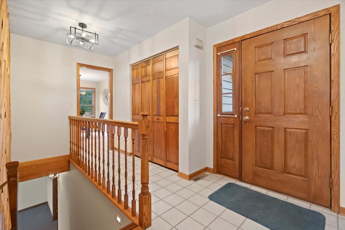 2407 Elk Drive Spring Grove, IL 60081 - Photo 3 of 31 Gallery Image 3