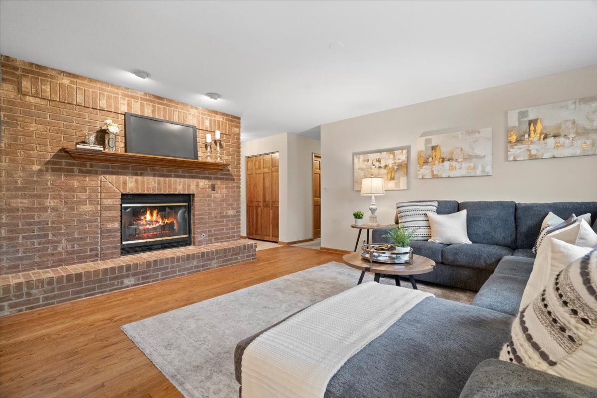 2407 Elk Drive Spring Grove, IL 60081 - Photo 4 of 31 Gallery Image 4