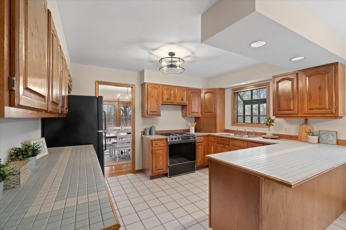 2407 Elk Drive Spring Grove, IL 60081 - Photo 8 of 31 Gallery Image 8