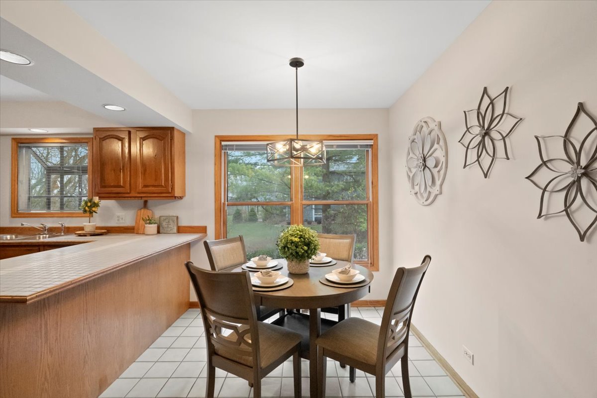 2407 Elk Drive Spring Grove, IL 60081 - Photo 9 of 31 Gallery Image 9