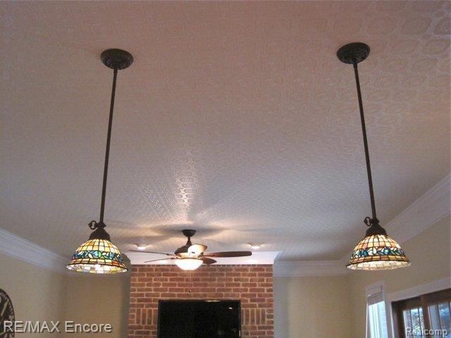 8635 Deerwood Road Clarkston, MI 48348 - Photo 23 of 58 Kitchen Pendants.jpg
