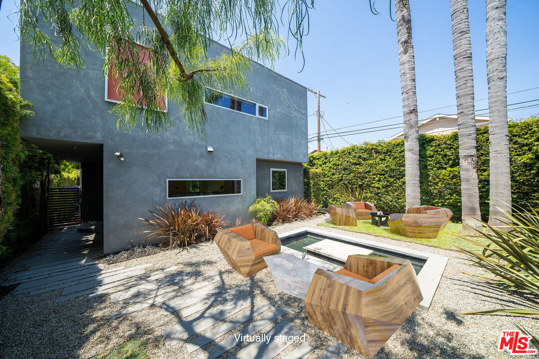 929 Dickson Street Marina del Rey, CA 90292 - Photo 3 of 31