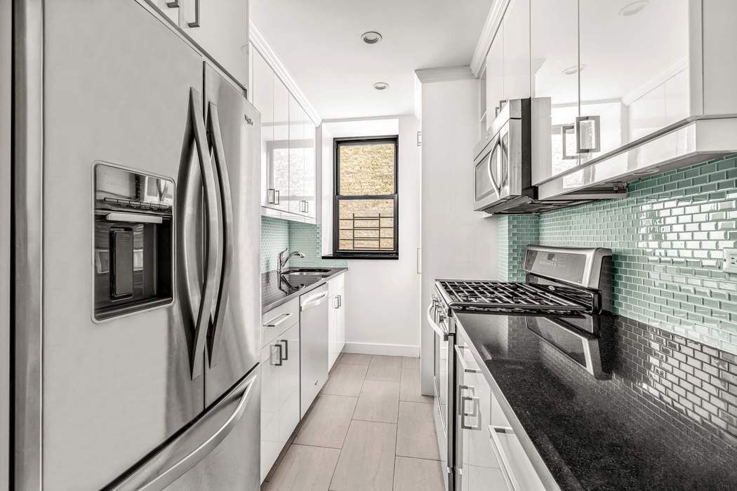 320 West 89th Street, Unit 3CD Manhattan, NY 10024 - Photo 6 of 14