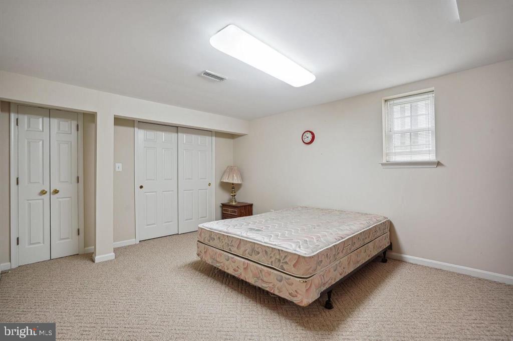 6136 Deer Ridge Trail Springfield, VA 22150 - Photo 4 of 9