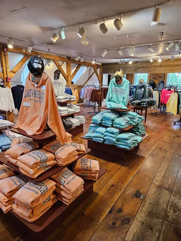 $2,575 | 312 Daniel Webster Highway, Meredith, NH 03253