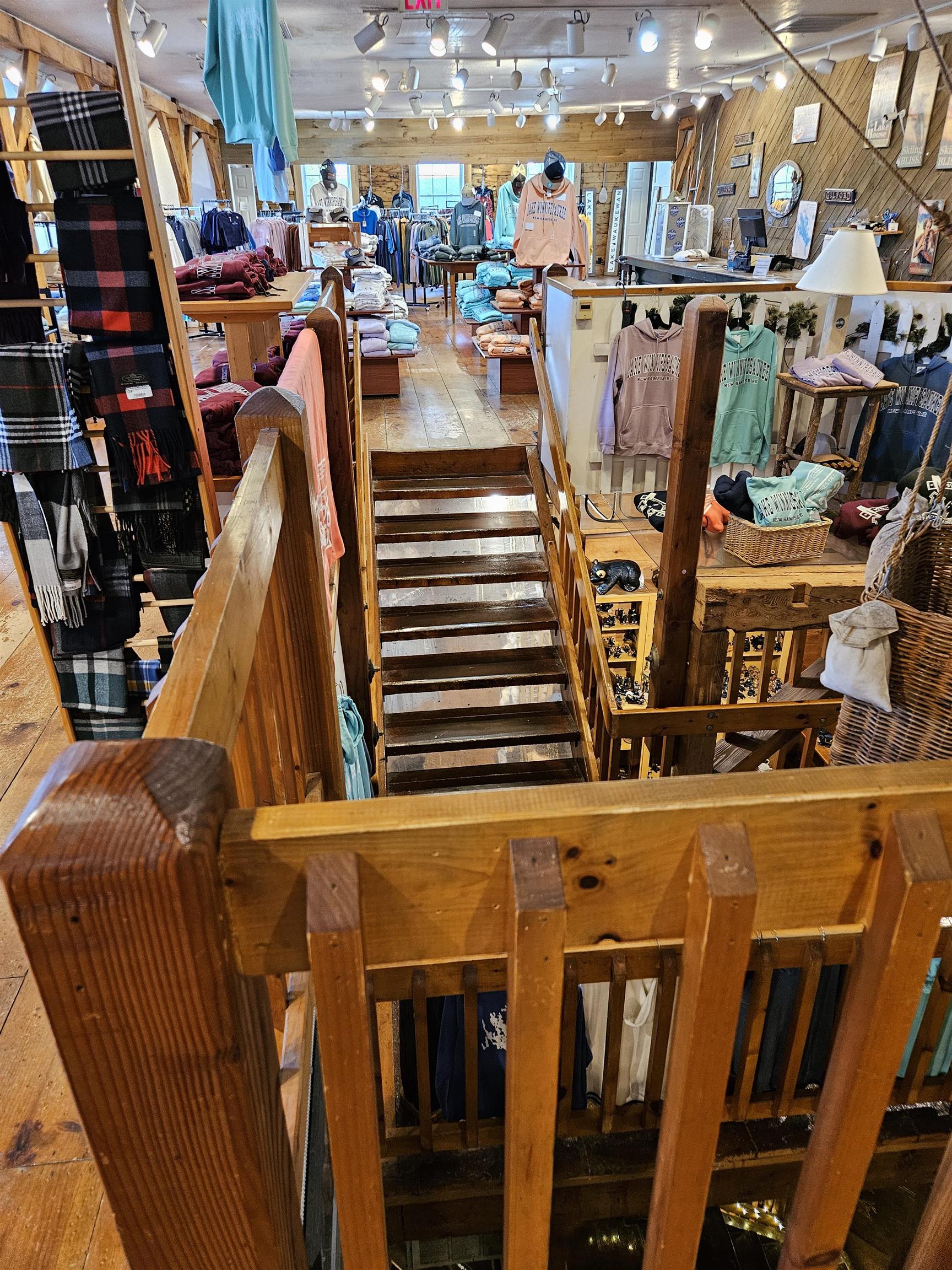 312 Daniel Webster Highway Meredith, NH 03253 - Photo 3 of 10