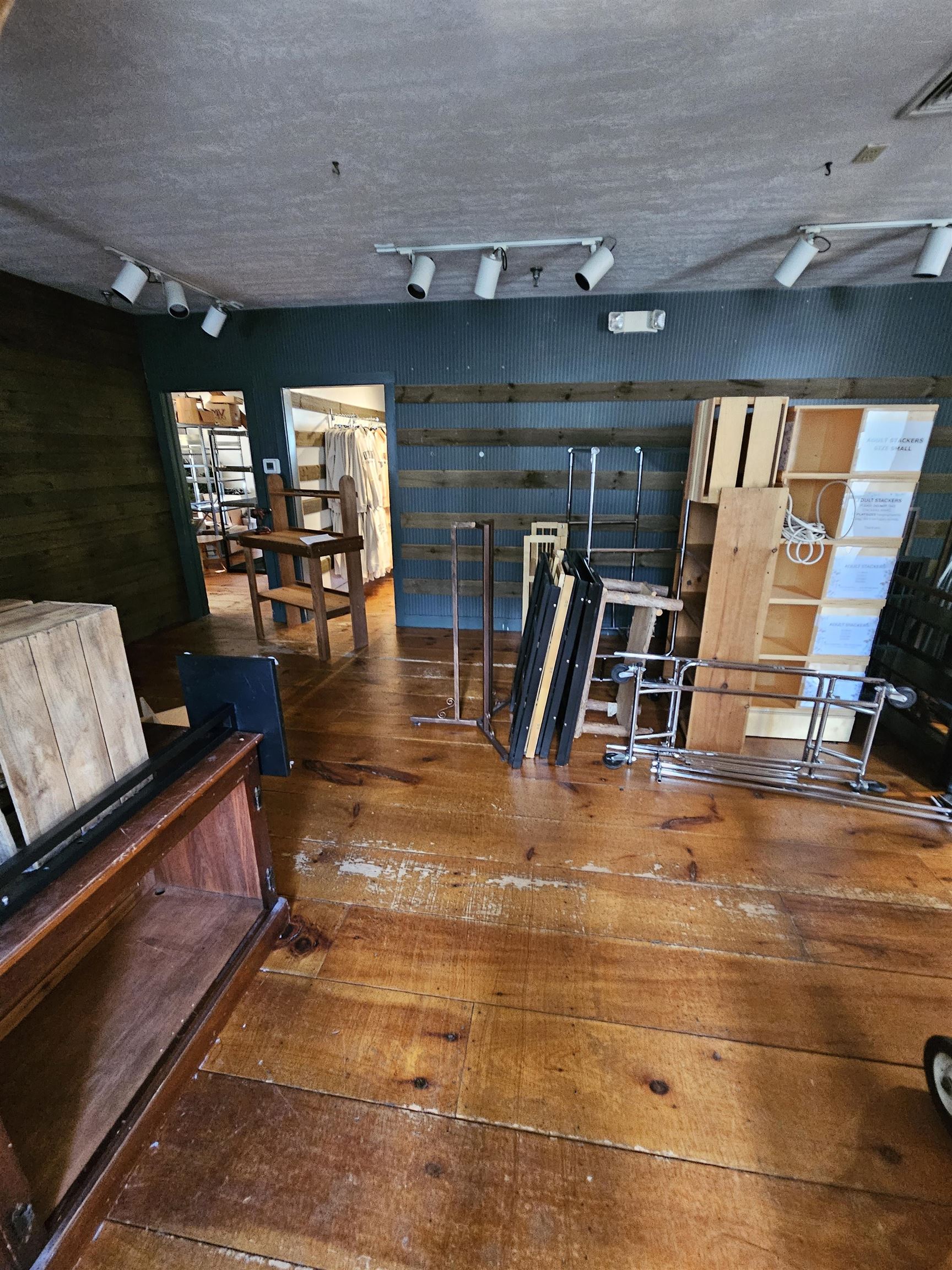 312 Daniel Webster Highway Meredith, NH 03253 - Photo 7 of 10