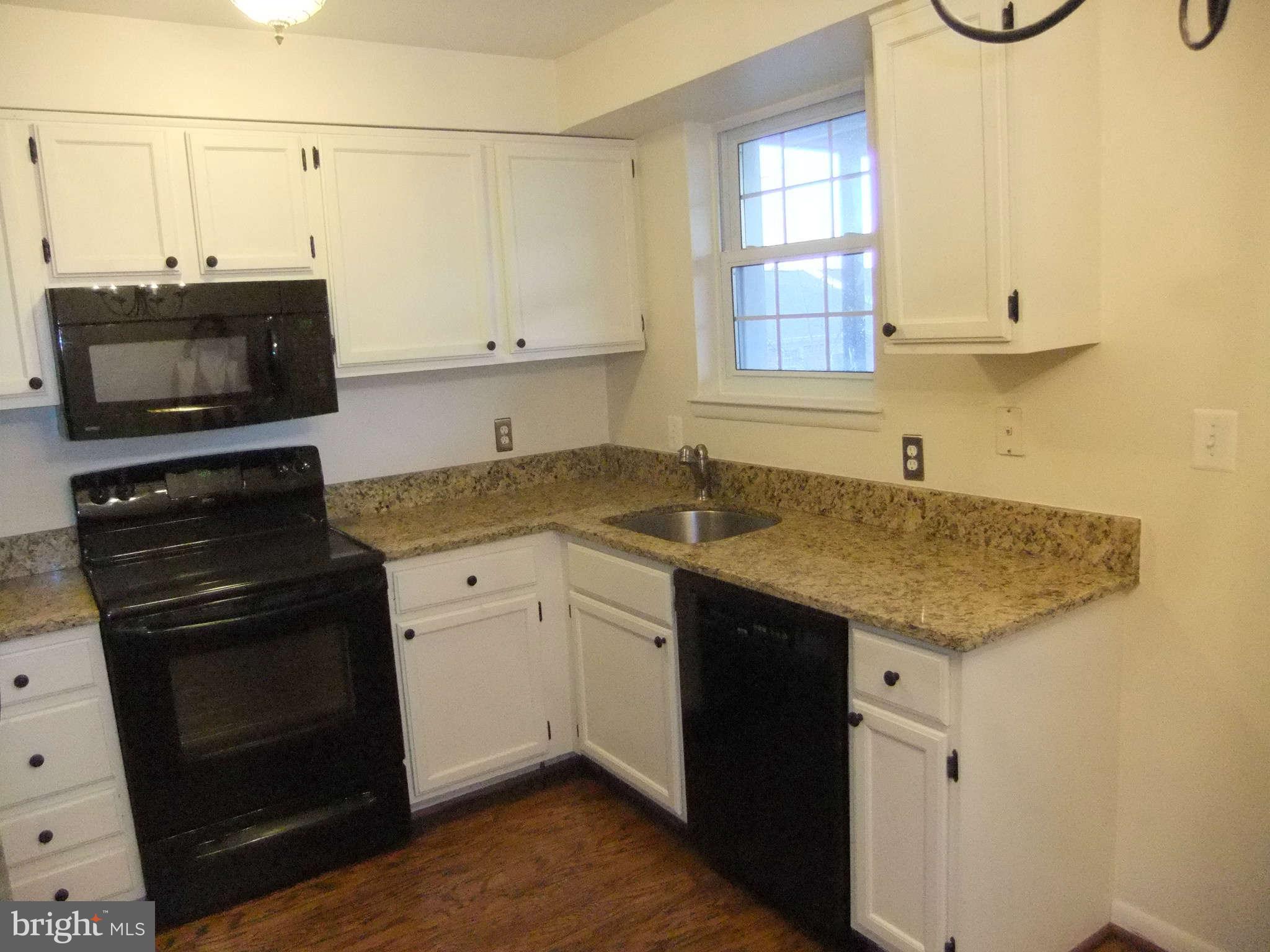 4626 28th Road South, Unit A Arlington, VA 22206 - Photo 6 of 30 Kitchen - Updated Appliances