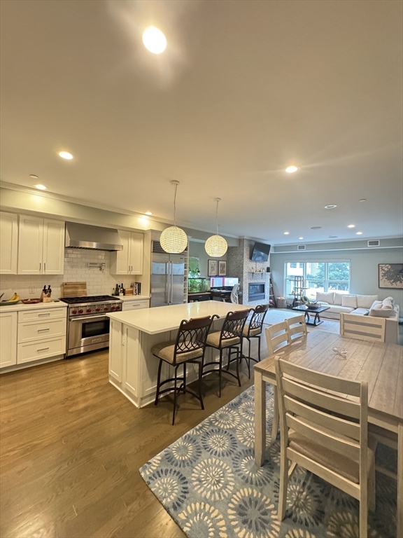 a view of a kitchen and dining room